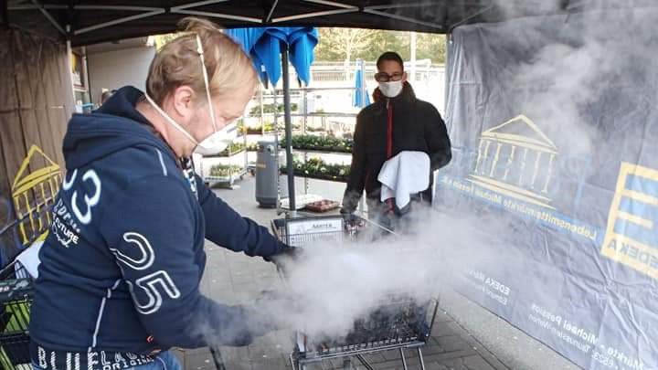 EDEKA Pessios: Dampf tötet Viren auf Einkaufswagen