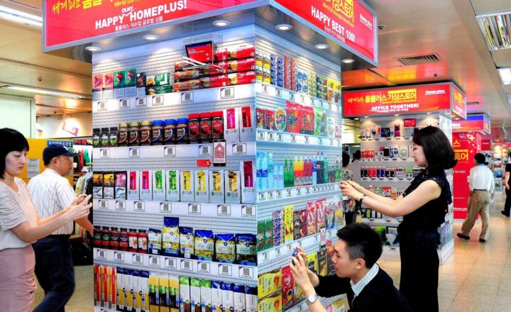 Virtueller Supermarkt an südkoreanischen Haltestellen