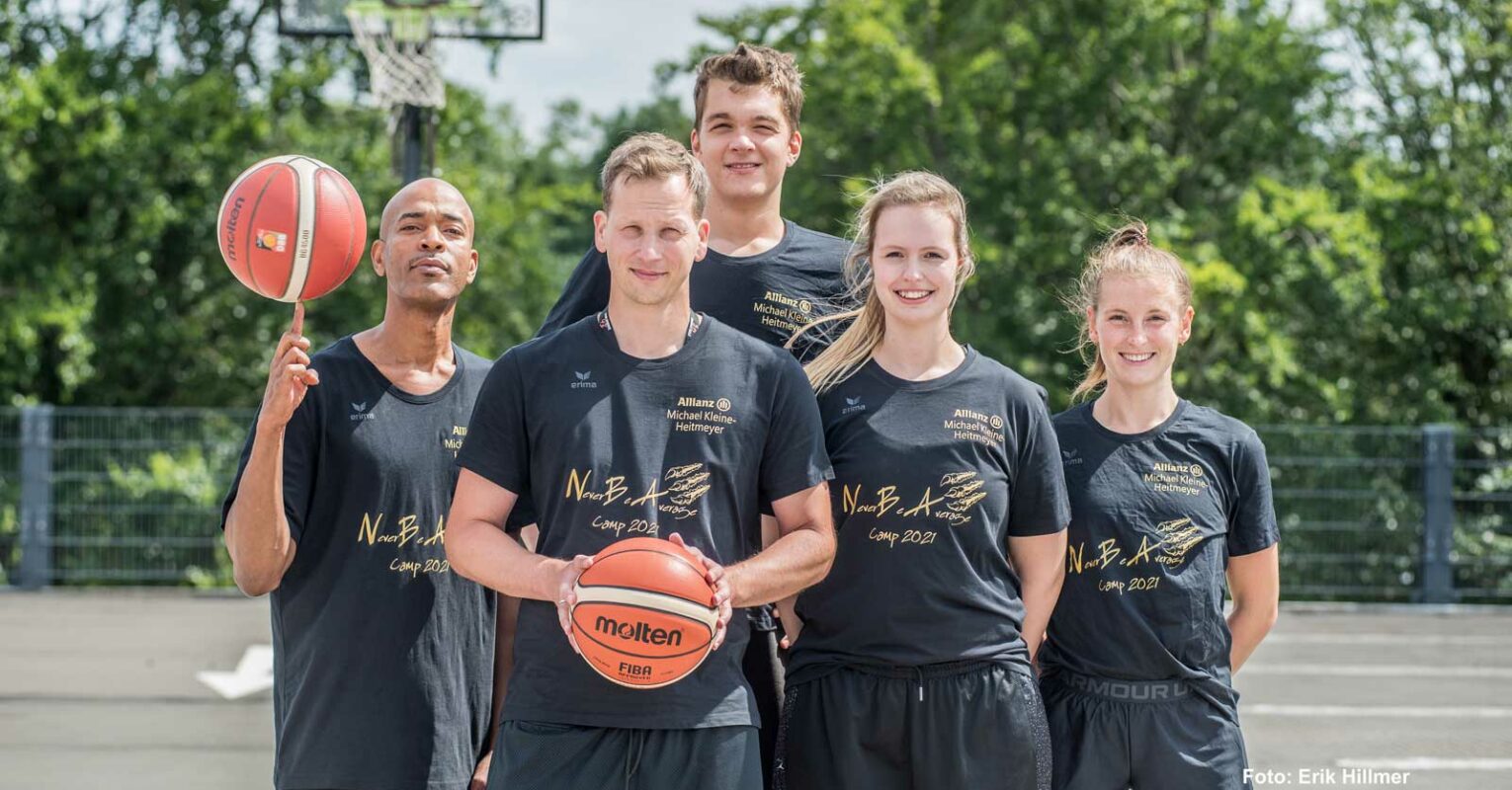 Kaufmann Tom Kutsche unterstützt „N.B.A.“-Basketballcamp