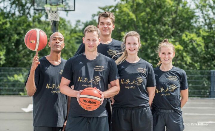 Kaufmann Tom Kutsche unterstützt „N.B.A.“-Basketballcamp