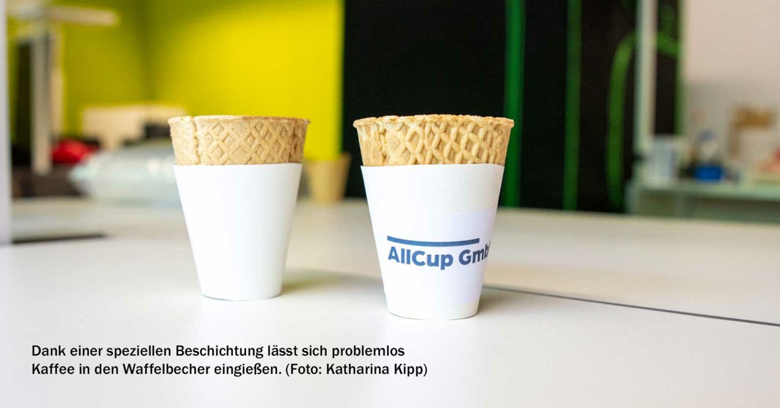 Einfach aufessen: Studenten der FH Münster entwickeln Kaffeebecher aus Waffeln