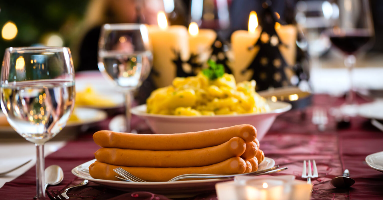 Festmenü: An Heiligabend gibt es Kartoffelsalat mit Würstchen