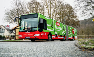 DB Regio und Rewe bringen Einkaufs-Bus auf die Straße